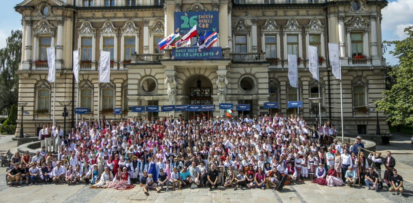 Grupa ludzi na zdjęciu.